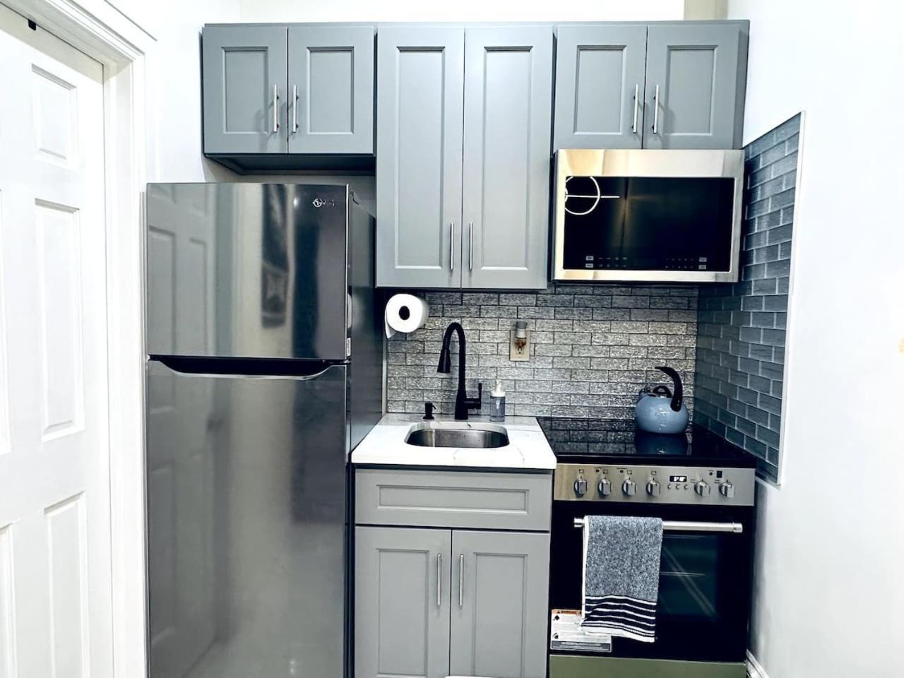 New - By Rittenhouse Square Apartment *