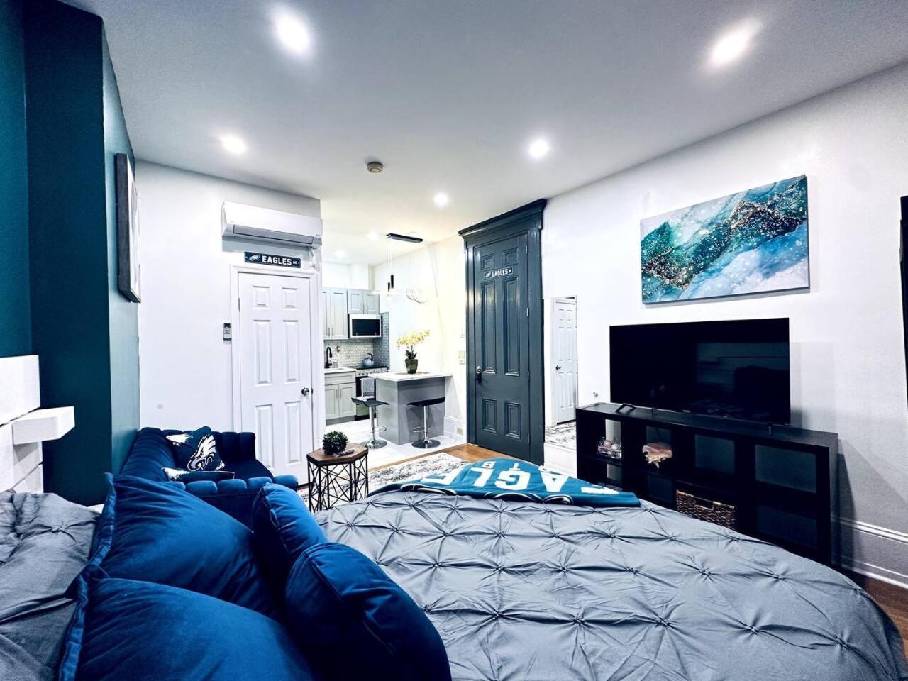 New - By Rittenhouse Square Apartment